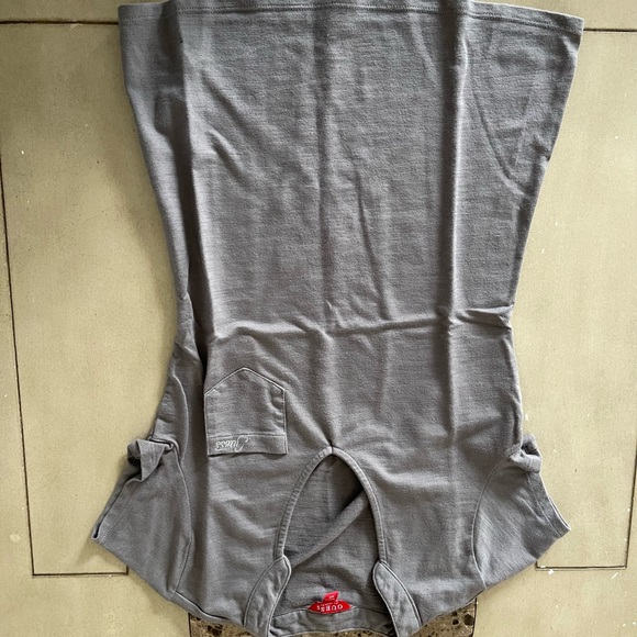 Guess brand in XS size. Color grey. In excellent condition - Picture 2 of 2